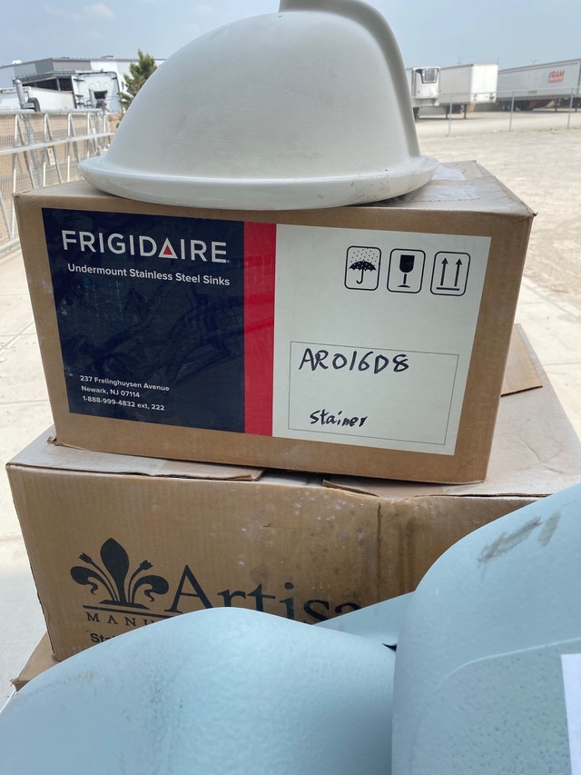 Sinks , 20 each or take them all for 100 Plumbing, Sinks, Toilets & Showers Calgary Kijiji