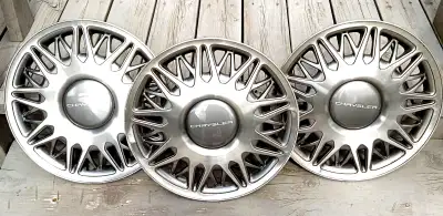 3 enjoliveurs 15" d’origine usagés en métal pour Chrysler Cirrus 1995-1997 3 used OEM 15" metal Whee...