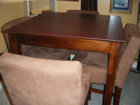 COUNTER TOP TABLE & 4-CHAIRS