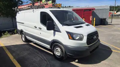 Ford Transit 2017 Diesel 4 pneus neufs Rack a échelle et étagère intérieur Inclus