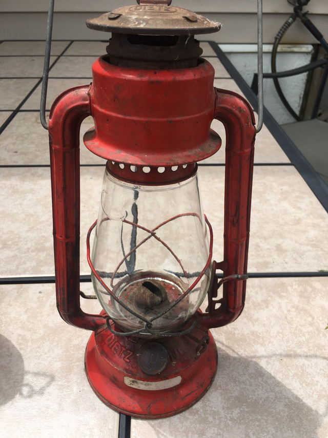 Dietz Junior No 20 Oil Lantern in Arts & Collectibles in Hamilton - Image 2