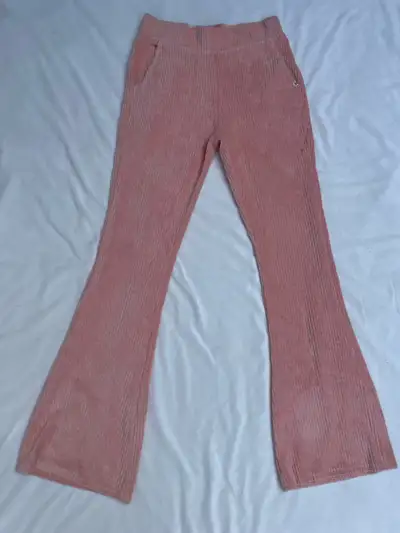 Woman’s billabong pants, View more