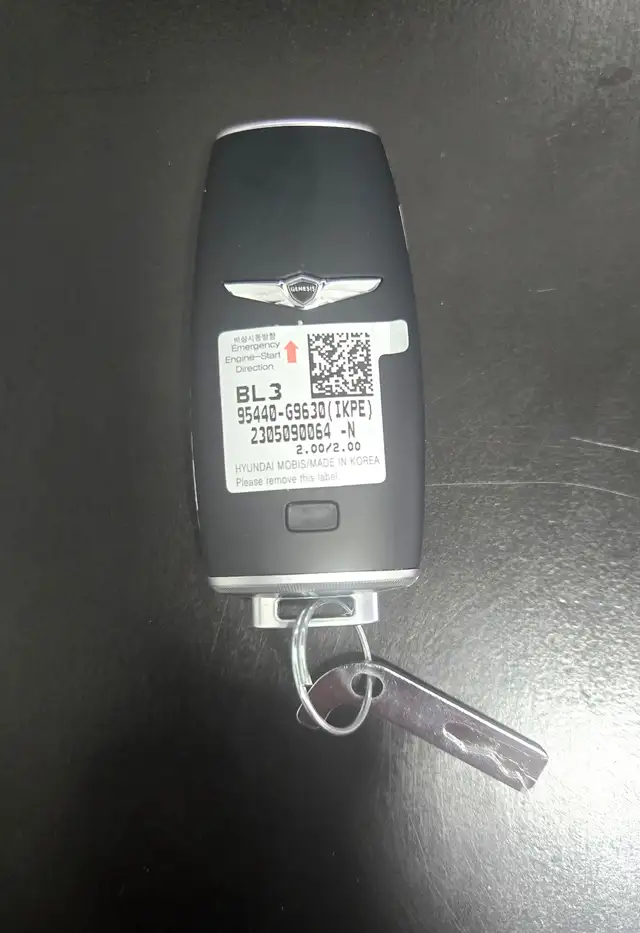 Genesis G70 Key Fob in Other Parts & Accessories in Barrie - Image 3