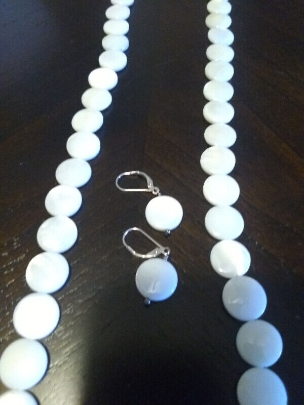 Mother of Pearl Necklace and Earrings. in Jewellery & Watches in Calgary - Image 2