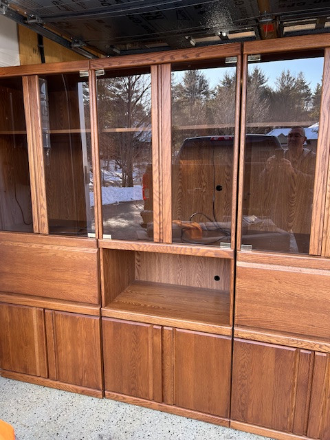 Oak wall unit , 3 pcs with smoked glass and lighting in Home Décor & Accents in Barrie - Image 3