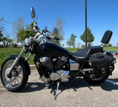 I'm selling this very cool 2002 Honda Shadow VT750 -Vintage barely used black cruiser bike -Low mile...