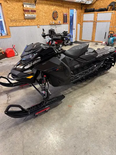 2023 Backcountry XRS Like new Led light Premium 7.8 inch screen LCD Display bluetooth etc.. 2 set of...