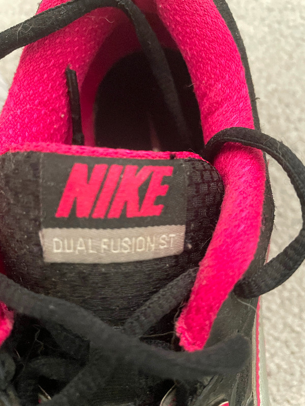 Women's Nike Dual Fusion Runners, Size 7, New in Women's - Shoes in Saskatoon - Image 4