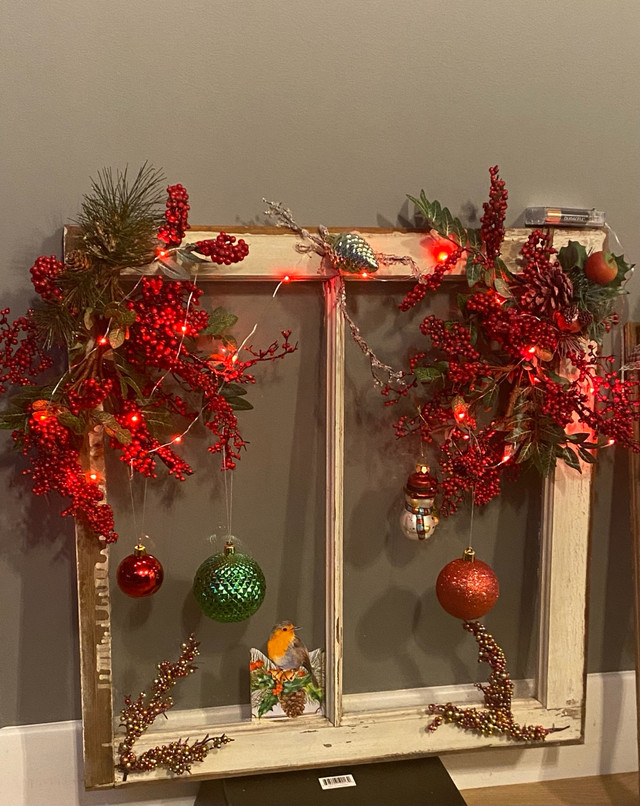 Christmas decor in vintage wooden window, battery operated light in Home Décor & Accents in Norfolk County - Image 2