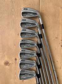 Titleist AP2 Irons - 4-PW - Stiff shafts - Right - nice grooves!