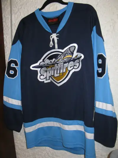 Alberta Spitfires Hockey Jersey Devlin #96, Sportswear, size L