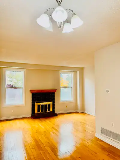 Homey 3 Bed, 2 Bath Steeles/Warden Home Rental