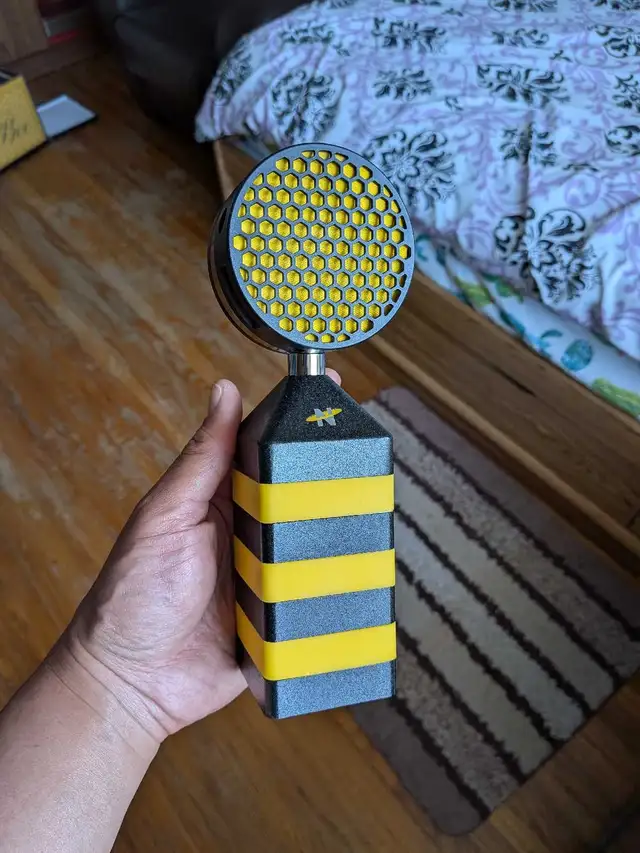 Neat King Bee Condenser microphone in Pro Audio & Recording Equipment in City of Toronto - Image 2