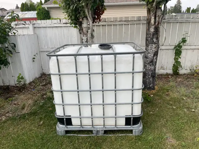 1000L IBC Water Tote with Metal Cage & Valve