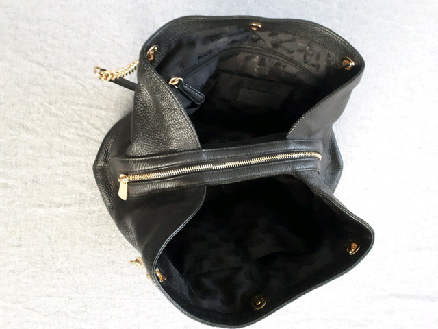 MICHAEL KORS jet set handbag in Women's - Bags & Wallets in Strathcona County - Image 3