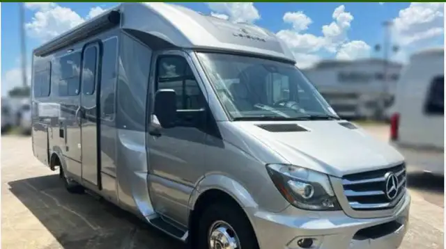 VR  (Motorisé) classe B+ 2019 31 000 Km - Leisure Travel Unity in RVs & Motorhomes in Sherbrooke - Image 11