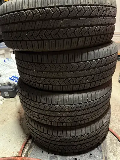 J'ai un ensemble de quatre pneus General Altimax RT43 de taille 235/60R18 107T à vendre, en bon état...