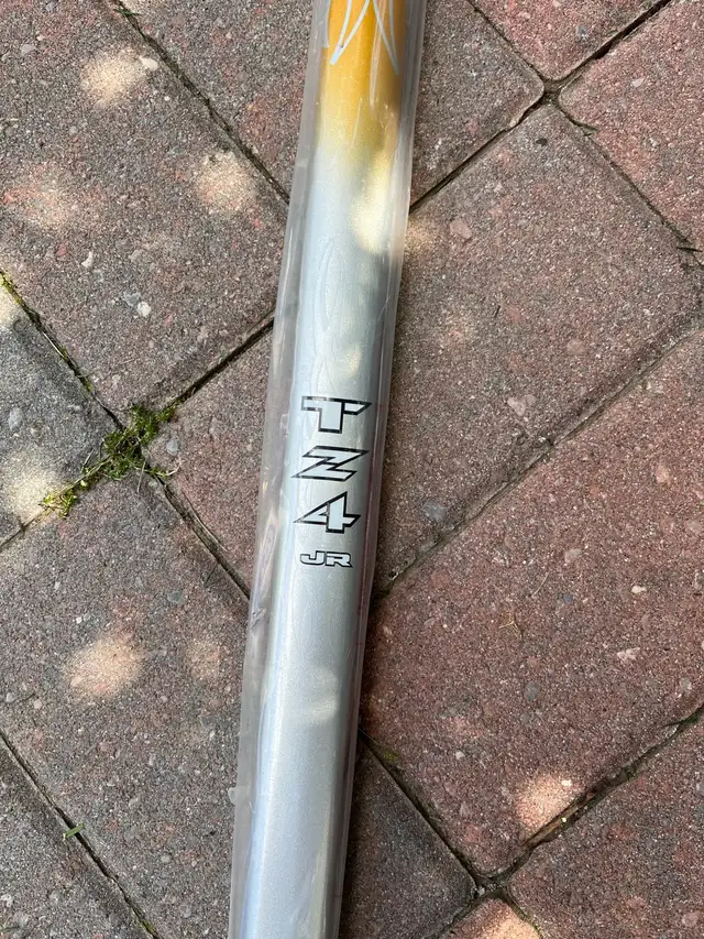 Junior Hockey Stick in Hockey in City of Toronto - Image 4