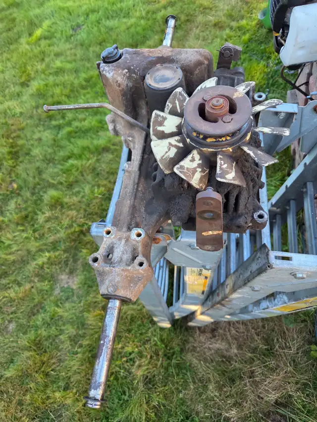 John Deere LT155 Lawn Tractor Hydrostatic Transmission. $275 OBO in Transmission & Drivetrain in Truro - Image 4