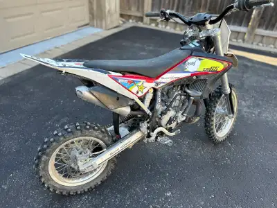 https://share.icloud.com/photos/07a3qamzhNqNQncxygA41XU0Q Location: Barrie Price: $2400 OBO Descript...