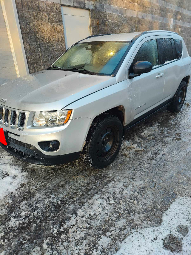 4x4 2011 Jeep Compass  in Cars & Trucks in Kitchener / Waterloo - Image 3