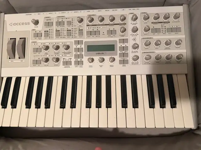 MINT Access Virus TI2 Polar 37-Key | Original Access Bag