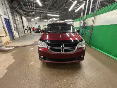 Private Sale Selling my 2019 Dodge Grand Caravan SXT Premium Plus Details: Clean CARFAX No Accidents...