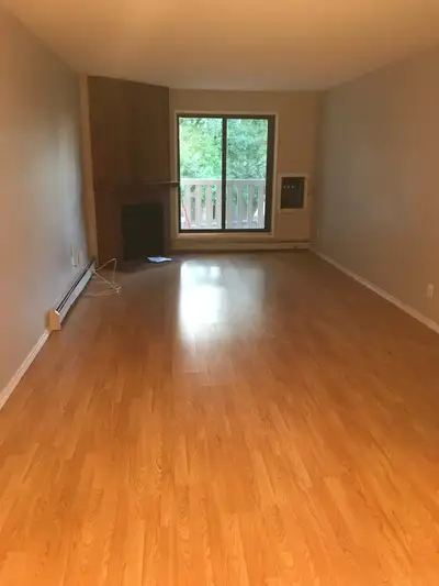 2 bedroom for rent in Lakeview!