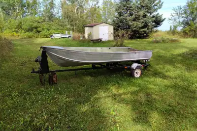 Excellent condition Reynolds wide and deep boat. Clean in and out, all wood in good shape and well s...