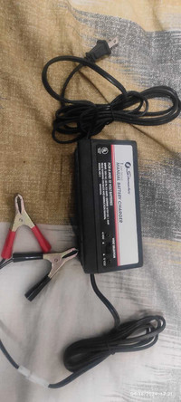 Manual battery charger 