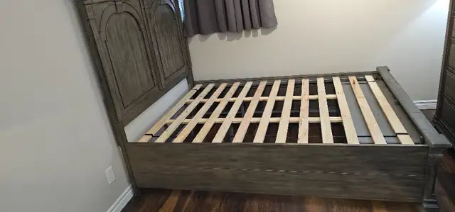 Queen Wood Bed Frame in Beds & Mattresses in Oshawa / Durham Region - Image 7
