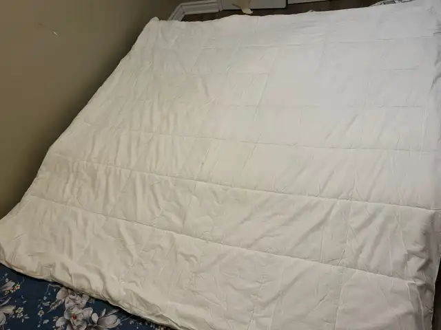 queen size duvet in Bedding in Kingston - Image 4