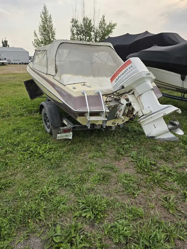 Boat and trailer  in Powerboats & Motorboats in Saskatoon - Image 3