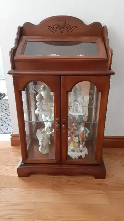 Italian Curio Furniture Display Cabinet Excellent Condition, View more