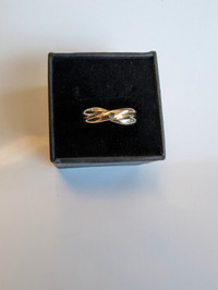 Women's 10K White Gold & Gold Gold Twisted Band~Size 6 1/4