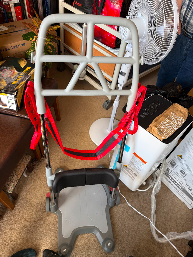 Used - Like New - Home Care / Hospital Bed and Equipment in Health & Special Needs in Ottawa - Image 2