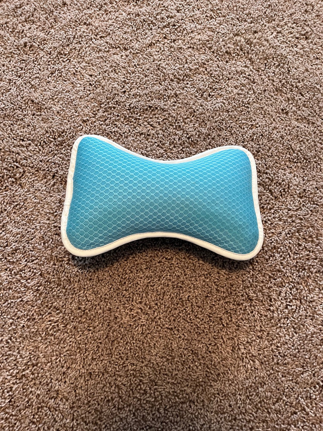 Bath Neck Pillow   in Bathwares in Calgary