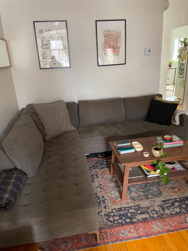 Structube Sectional Couch dans Sofas et futons  à Ville de Montréal