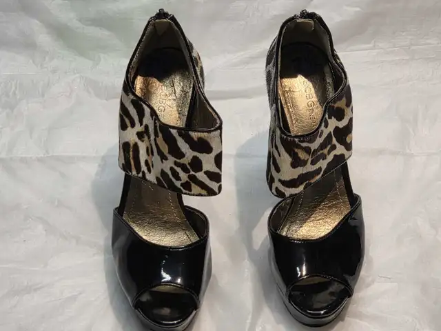 BCBG Eneration Women's 7. 1/2" Pump Shoes heel 4.1/2"