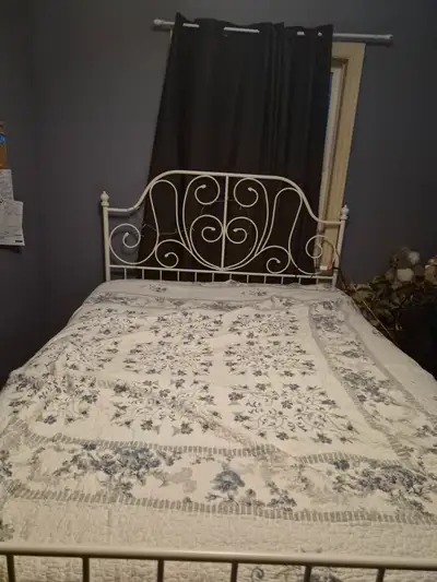 I have 1 bedroom available for rent sharing the living space, bathroom and kitchen with myself and m...