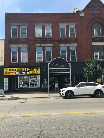 Commercial office storage space 1,000 Sq Ft with full bathreoom, kitchenett located in the laneway w...