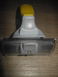 shedding self cleaning blade comb/brush