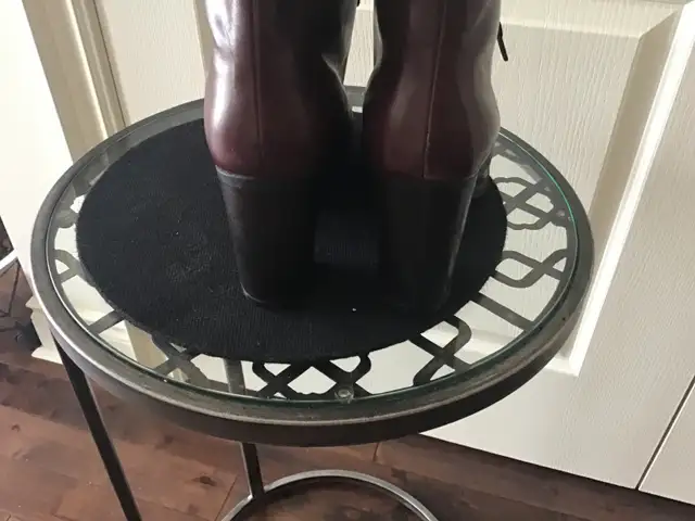 Burgundy Leather Ankle Boots in Women's - Shoes in Markham / York Region - Image 5