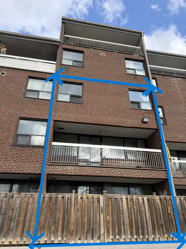 Priced to Sell $330K! A 1600 SF Tri-Level Scarbor Town 2 Parking
