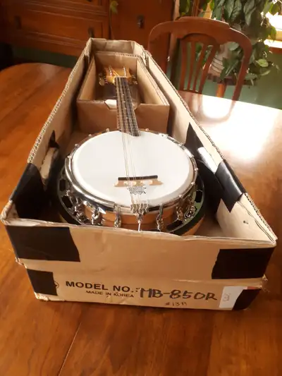 Reduced Gold Tone model MB-850 R mandolin banjo in original box, View more