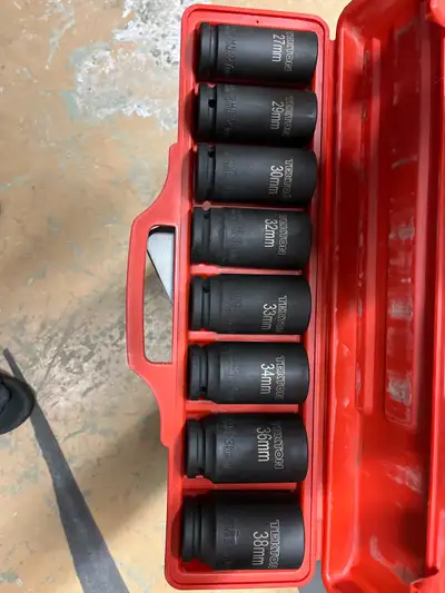 Brand new never used TEKTON 4889 3/4-Inch Drive Deep Impact Socket Set, Metric Asking 100$ or best o...