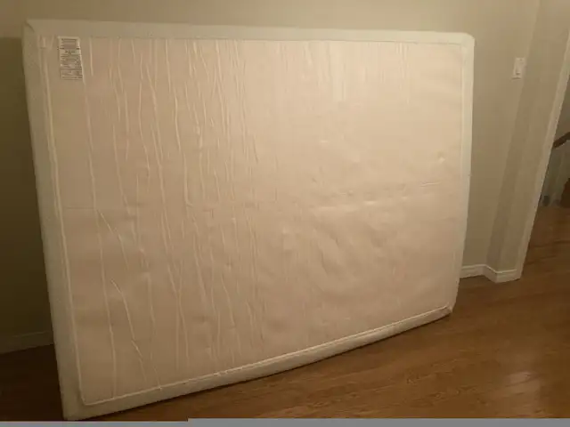 queen mattress in Bedding in Ottawa - Image 7