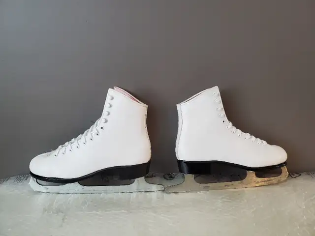 Patins à glace femme (2 pres X 7-7.5)(3 pres X 7.5-8)/$40.00 pre in Skates & Blades in City of Montréal - Image 3