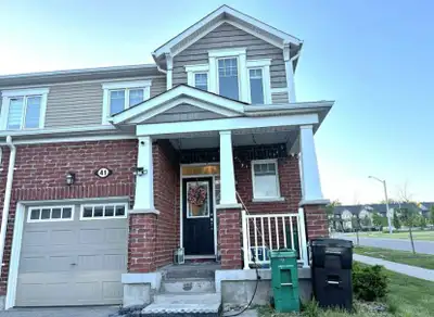 Premium Corner Townhouse For Rent- Modern, Smart, & Centrally Located! Address: Unit 41, 19 Ridge Ro...