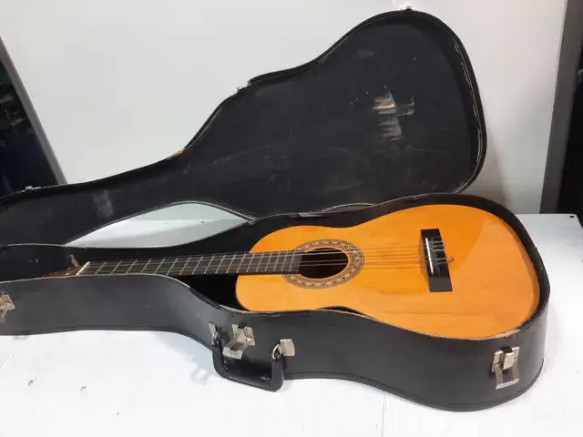 Classical Guitar in Guitars in City of Montréal - Image 2